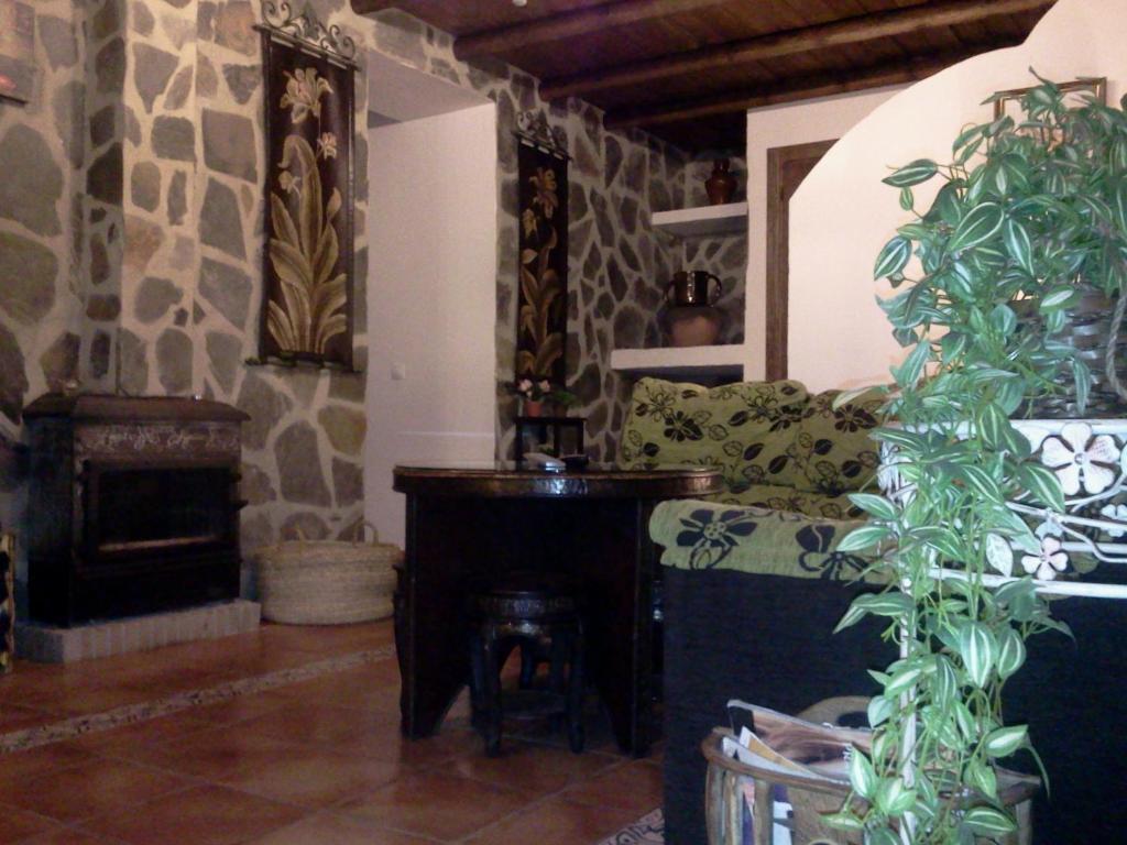 Los Cazadores Bed & Breakfast El Gastor Exterior photo