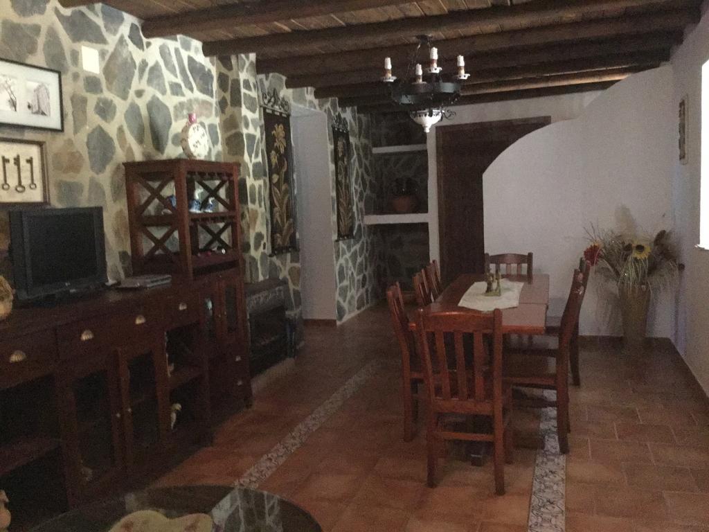Los Cazadores Bed & Breakfast El Gastor Exterior photo